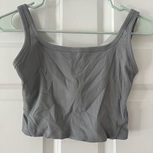 ‼️MOVING🚨Everythung must go‼️ price negotiable ‼️ cropped grey workout top